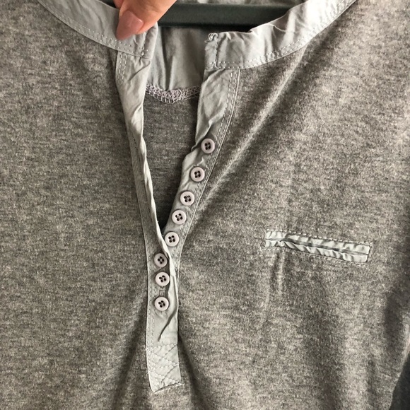 BUTTON FRONT LONG SLEEVE POCKET TEE IN GREY - Picture 3 of 7